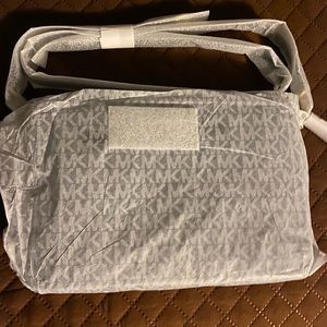 Micheal kors crossbody bag